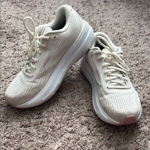 Brooks Ghost Max 2 (size 8.5 women’s)